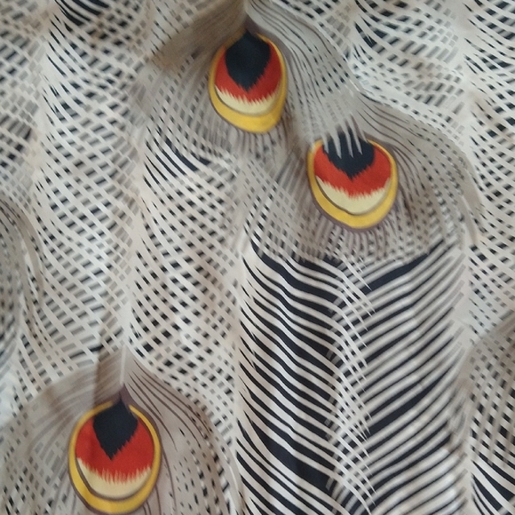 New Iman Elegant Winter White Handbag with Scarf Accent - Picture 9 of 13